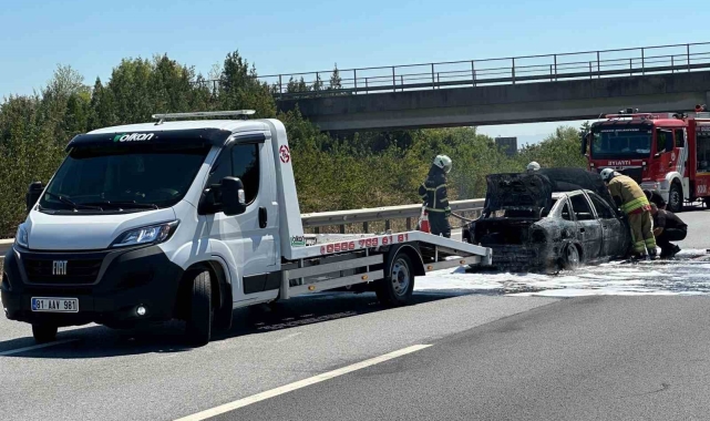 Otomobil alev alev yandı