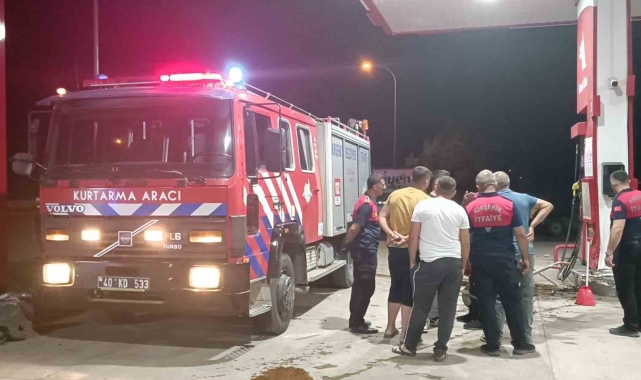 Otomobil benzin istasyonuna daldı