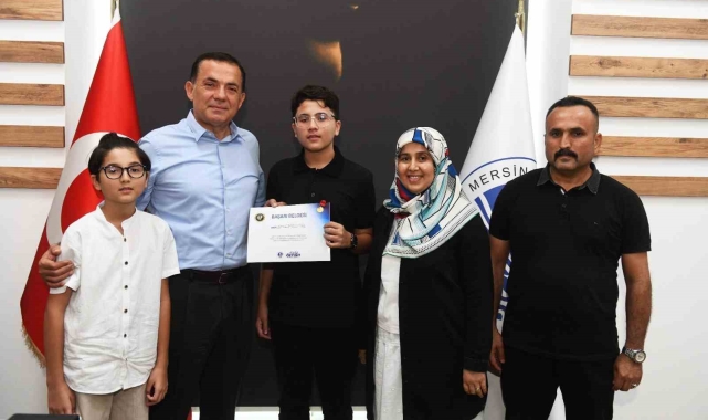 Özyiğit, dereceye giren öğrencileri ödüllendirdi