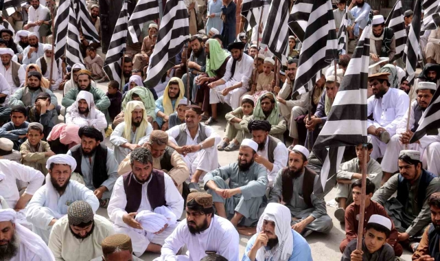 Pakistan'da Haniye için gıyabi cenaze namazı