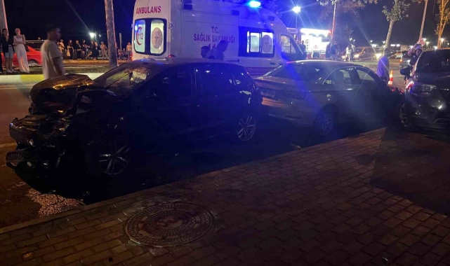 Park halindeki araçlara çarptı: 1 yaralı