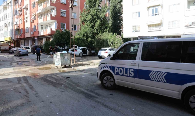 Park halindeki otomobil alev topuna döndü
