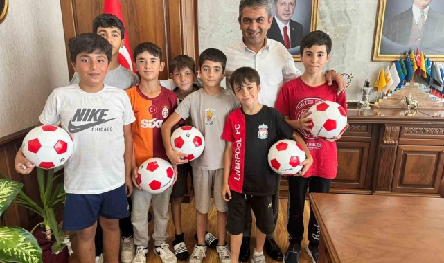Parkta topları kesilen çocuklar soluğu belediyede aldı