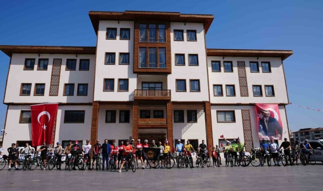 Pedallar Yunusemre'den Emiralem'e çevrildi