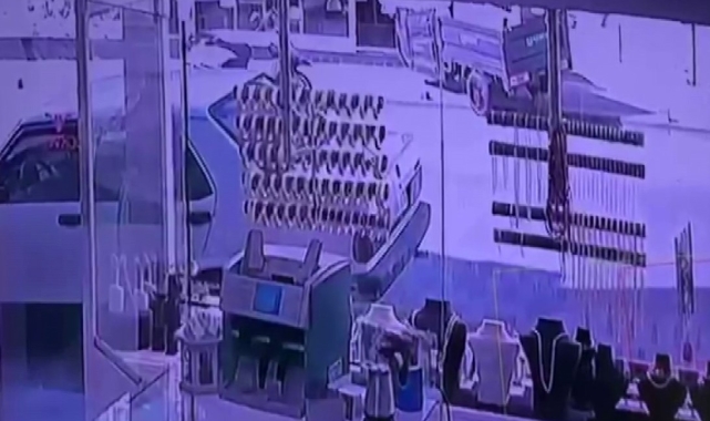 Pendik'te 6 kişinin yaralandığı İETT otobüsü kazasının görüntüleri ortaya çıktı