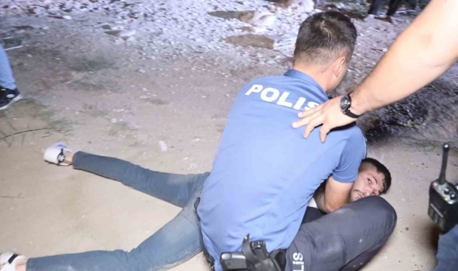 Polisten kaçan ehliyetsiz ve alkollü sürücüden gazeteciye: "Alkollü araç kullanmaktan haber mi olur?"