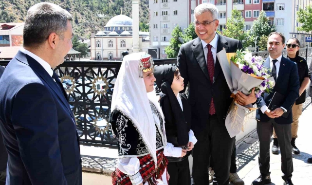 Sağlık Bakanı Memişoğlu Gümüşhane'de ziyaretlerde bulundu