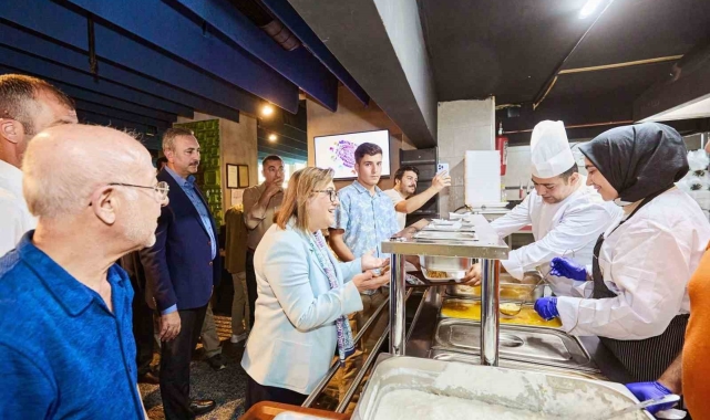 Şahin, vatandaşla "Haydi Sofraya"da buluştu