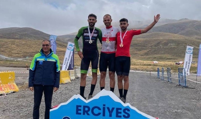 Sakarya Büyükşehir'in yıldızları her gün yeni bir başarıya pedal çeviriyor