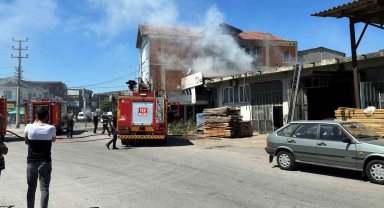 Sakarya'da korkutan yangın: Bölgeye çok sayıda itfaiye sevk edildi