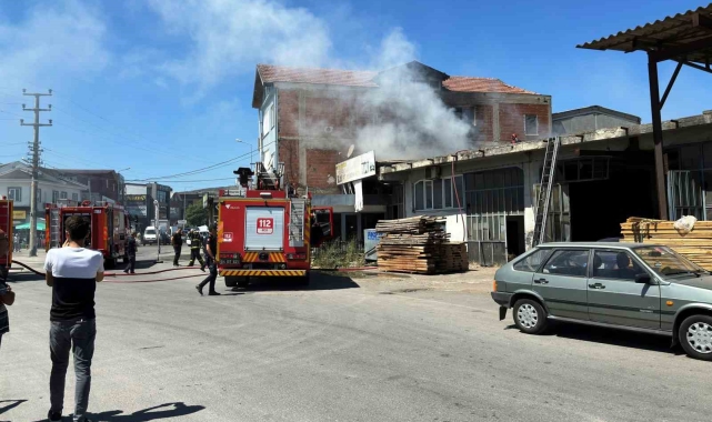 Sakarya'da korkutan yangın: Bölgeye çok sayıda itfaiye sevk edildi