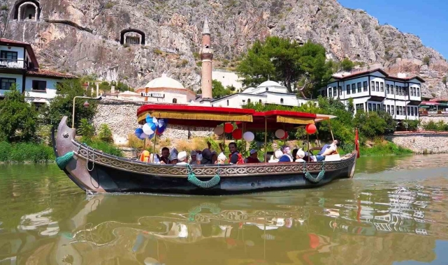 Saltanat kayıkları sünnet konvoyu oldu