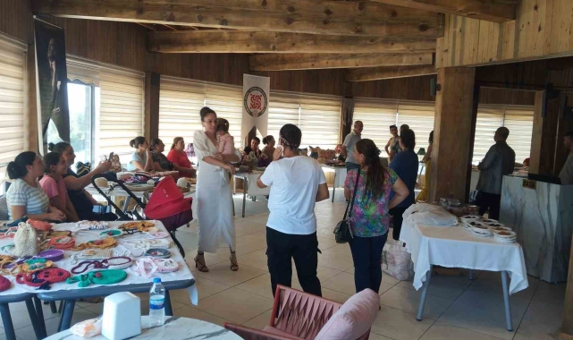 Samandağ'da ADEM projesi kursiyerlerinin el emeği ürünleri sergilendi