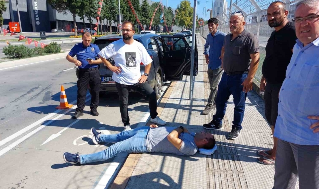 Samsun'da dolmuş ile çarpışan otomobilin sürücüsü hastanelik oldu