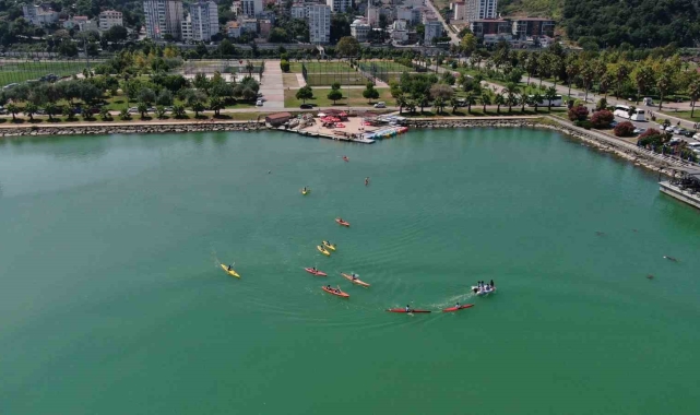 Samsun'da su sporu tutkunlarına ücretsiz "kano" eğitimi