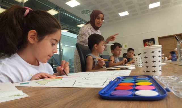 Sanat atölyeleri çocukların yazına renk katıyor