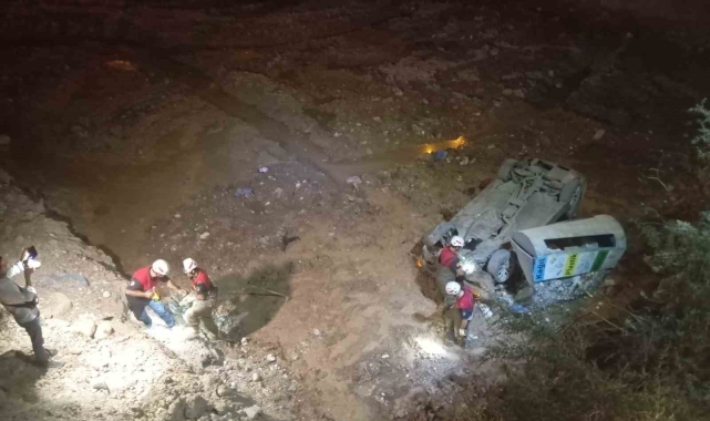 Şanlıurfa'da otomobil inşaat çukuruna düştü: 3 yaralı