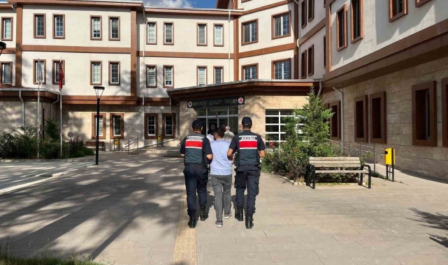 Şantaj suçundan aranan şahıs jandarmanın takibi ile yakalandı
