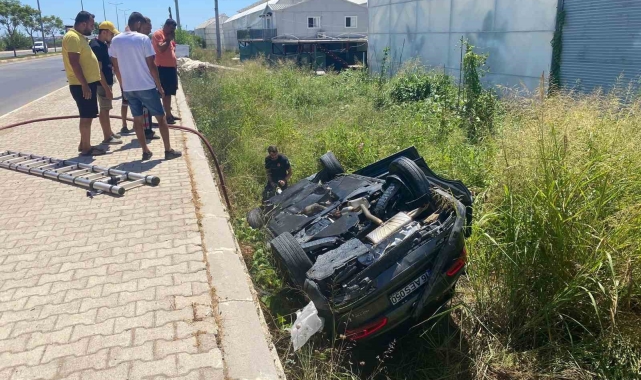 Şarampole uçan otomobildeki 2 kişi yaralı olarak kurtarıldı