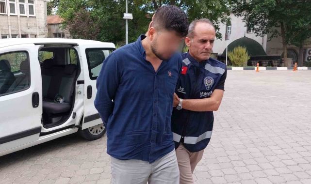 "Sazan sarmalı" yöntemiyle 1 milyon 768 bin liralık dolandırıcılık yapan 2 kişi adliyeye sevk edildi