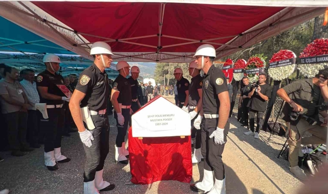 Şehit polis memuru memleketinde toprağa verildi