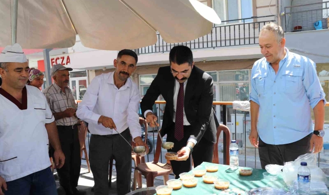 Selendi Ülkü Ocakları'ndan aşure hayrı