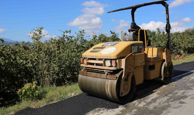 Serdivan'da asfalt mesaisi sürüyor
