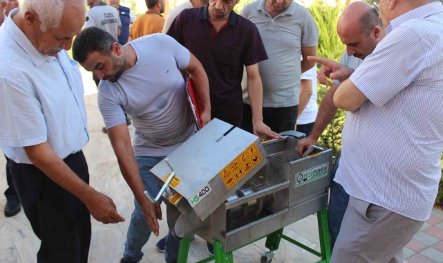Siirt'te çiftçilere üzüm sıkma makinesi dağıtıldı