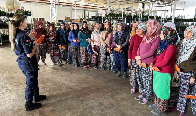 Simav'da 34 sera çalışanı kadına "KADES" tanıtıldı