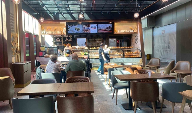 Simit Sarayı yeni mağazasını Çukurova Uluslararası Havalimanı'nda açtı