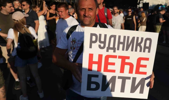 Sırbistan'da binlerce kişi lityum madeni projesini protesto etti