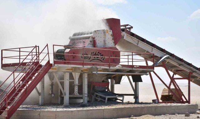 Şırnak'ta taşlı araziler temizlenerek tarıma kazandırılıyor