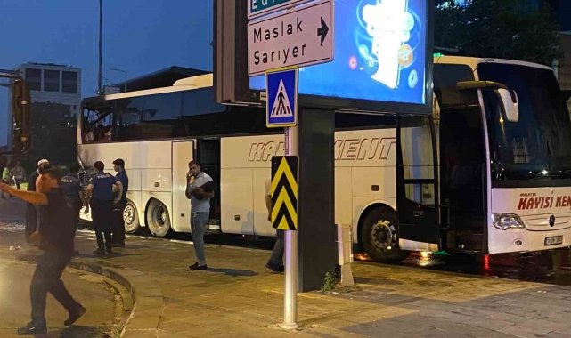 Şişli'de şehirlerarası otobüs seyir halindeyken alev aldı