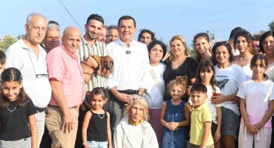 Site sakinleri sokak köpeğini sahiplendi