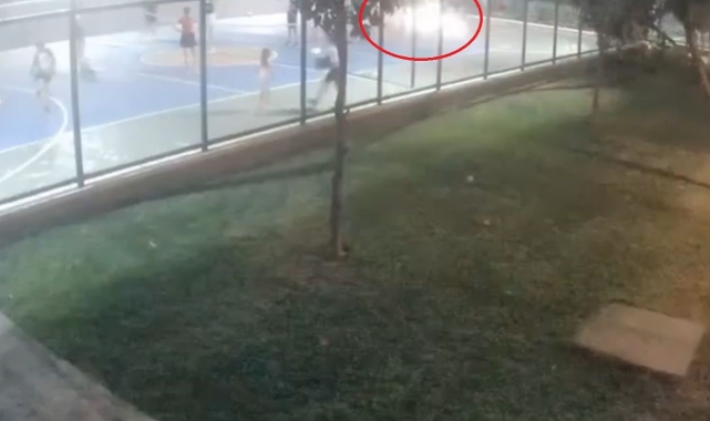 Sitenin basketbol sahasına atılan cisim panik oluşturdu, polis soruşturma başlattı