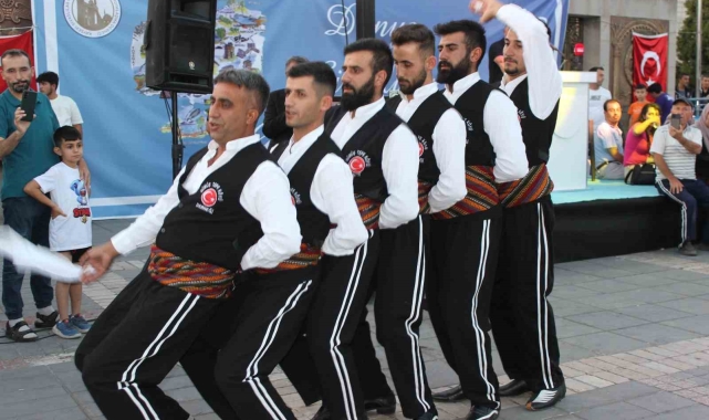 Sivas halayı Kayseri'de sergilendi