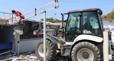 Söke'de eski otogar alanında söküm çalışması başladı