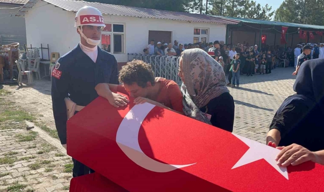 Somali'de şehit olan Uzman Çavuş Seydi Ünlü baba ocağında toprağa verildi