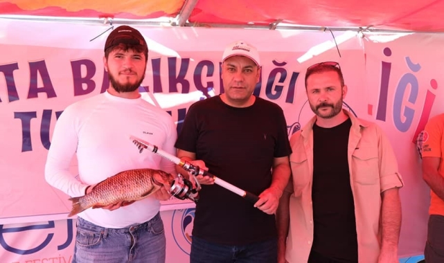 Sorgun'da en büyük balığı yakalamak için kıyasıya yarıştılar