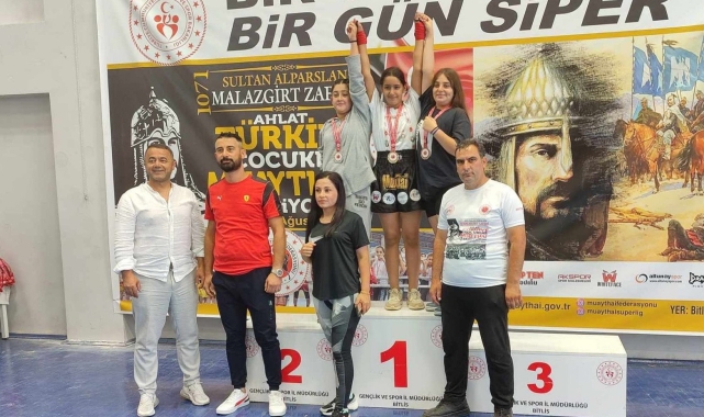 Sporcu Özlem Yanak, Muaythaide birinci oldu