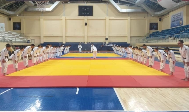Sporcular ustalık derecelerini yükseltmek için eğitime başladı