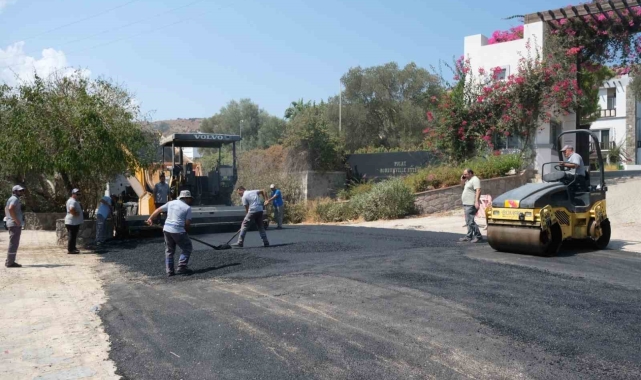Su hattı değişen caddeye asfaltlama