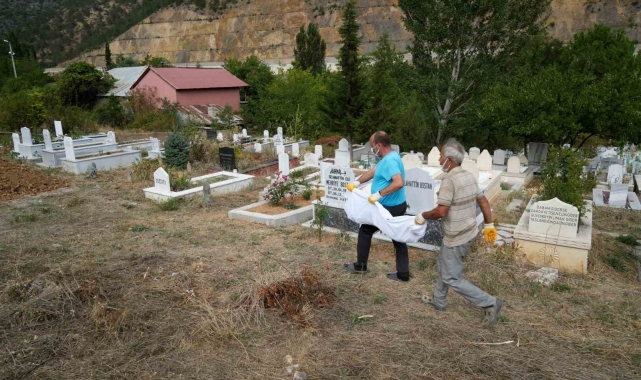 Sular altında kalan mezarlar taşınıyor