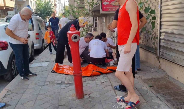 Sultangazi'de bir kişi kaldırımda yürürken silahlı saldırıya uğradı