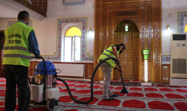 Talep arttı, cami temizliği günde 3'e çıktı