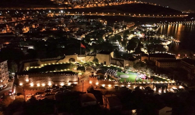 Tarihi kalede konser keyfi