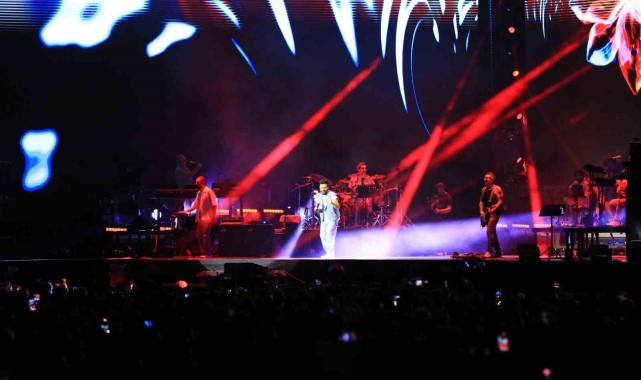 Tarkan ve Ceza, Antalyalı hayranlarıyla buluştu