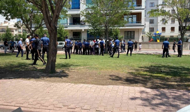 Tartıştığı kuzenlerini vurdu