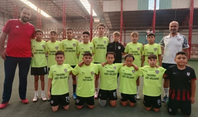 Tavşanlı Futbol Akademisi futbolcuları Sivas U 12 Cup'da