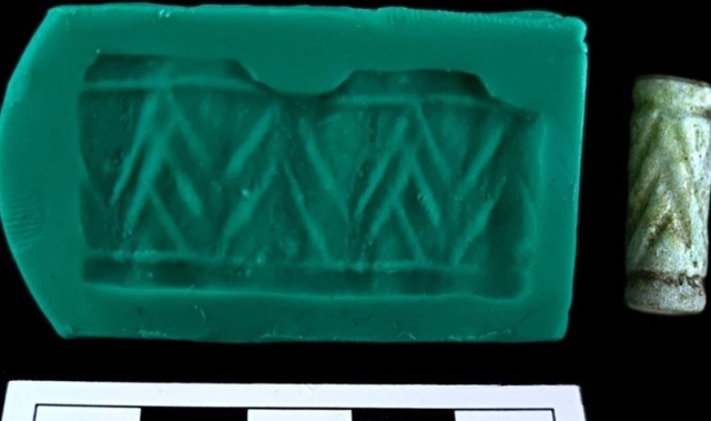 Tavşanlı'daki höyük kazısında ortaya çıkartılan 4 bin yıl öncesine ait silindir şeklinde mühür